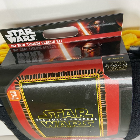 Star Wars Fleece Blanket No-Sew Throw Kit - THE FORCE AWAKENS - Picture 4 of 6